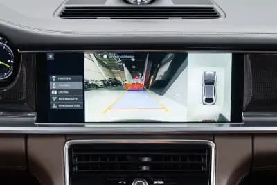 Sell Porsche Panamera Sport Turismo 2018 - 69950 EUR, 133000 km - AUTO.MOTO.pt