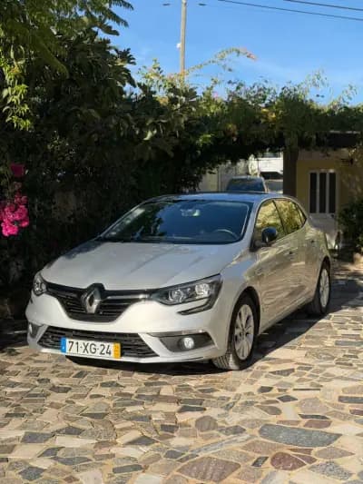 Sell Renault Mégane 2019 - 14900 EUR, 91939 km - AUTO.MOTO.pt