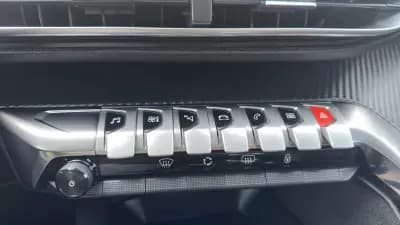 Vendo Peugeot 3008 2021 - 21800 EUR, 67000 km - AUTO.MOTO.pt