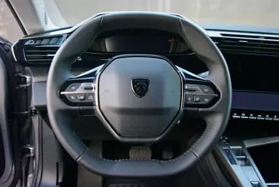 Vendo Peugeot 408 2024 - 24600 EUR, 30776 km - AUTO.MOTO.pt