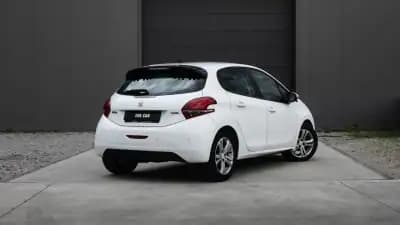 Vendo Peugeot 208 2015 - 9500 EUR, 210000 km - AUTO.MOTO.pt