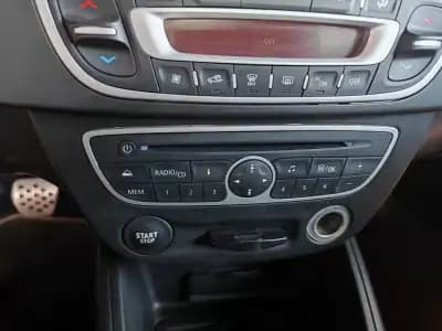 Vendo Renault Mégane Coupe 2010 - 18950 EUR, 157000 km - AUTO.MOTO.pt