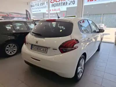 Vendo Peugeot 208 2017 - 7900 EUR, 157000 km - AUTO.MOTO.pt