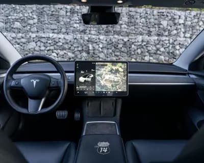 Vendo Tesla Model 3 2022 - 32990 EUR, 121900 km - AUTO.MOTO.pt