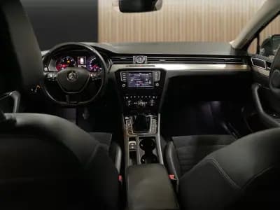 Vendo Volkswagen Passat Variant 2016 - 9950 EUR, 338000 km - AUTO.MOTO.pt