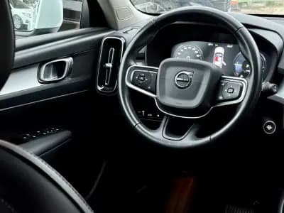 Vendo Volvo XC 40 2020 - 26950 EUR, 137000 km - AUTO.MOTO.pt