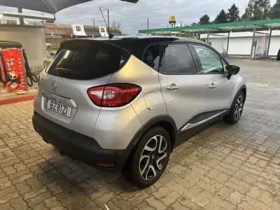 Vendo Renault Captur 2014 - 12250 EUR, 184000 km - AUTO.MOTO.pt