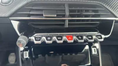 Vendo Peugeot 2008 2022 - 20900 EUR, 68000 km - AUTO.MOTO.pt