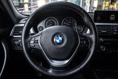 Vendo BMW 318 2015 - 16900 EUR, 246569 km - AUTO.MOTO.pt