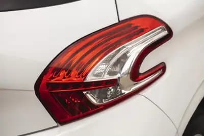 Vendo Peugeot 208 2014 - 7900 EUR, 203000 km - AUTO.MOTO.pt