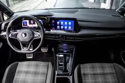 Vendo Volkswagen Golf 2022 - 34990 EUR, 72017 km - AUTO.MOTO.pt