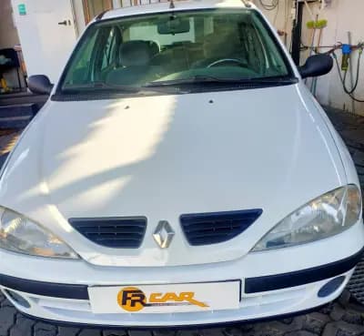 Vendo Renault Mégane 2000 - 3900 EUR, 121580 km - AUTO.MOTO.pt