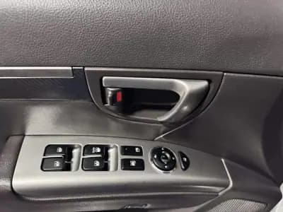 Sell Hyundai Santa Fe 2010 - 9990 EUR, 200100 km - AUTO.MOTO.pt