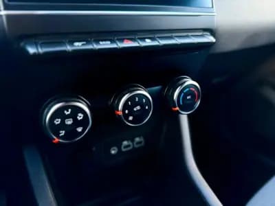 Vendo Renault Clio 2024 - 16450 EUR, 40000 km - AUTO.MOTO.pt