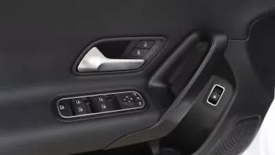 Vendo Mercedes-Benz A 250e Limousine 2021 - 25900 EUR, 102000 km - AUTO.MOTO.pt