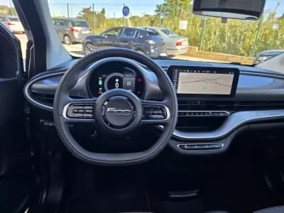 Vendo Fiat 500e C 2022 - 19950 EUR, 6000 km - AUTO.MOTO.pt