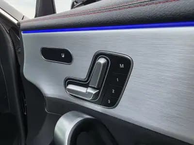 Vendo Mercedes-Benz CLA 180 2020 - 31990 EUR, 97000 km - AUTO.MOTO.pt