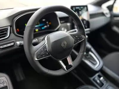 Sell Renault Clio 2024 - 21900 EUR, 57020 km - AUTO.MOTO.pt