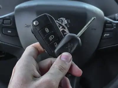 Sell Peugeot 207 1.4 HDI PACK CLIM 2015 - 7450 EUR, 164000 km - AUTO.MOTO.pt