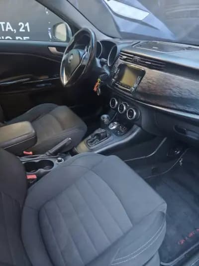 Sell Alfa Romeo Giulietta 2016 - 12990 EUR, 166000 km - AUTO.MOTO.pt