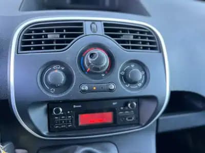 Vendo Renault Kangoo 2018 - 14500 EUR, 96074 km - AUTO.MOTO.pt