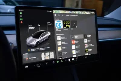 Vendo Tesla Model 3 2023 - 31999 EUR, 67000 km - AUTO.MOTO.pt