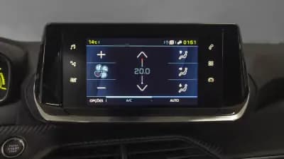 Vendo Peugeot e-208 2021 - 16350 EUR, 46000 km - AUTO.MOTO.pt