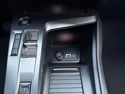 Vendo Peugeot 308 2022 - 21999 EUR, 128000 km - AUTO.MOTO.pt