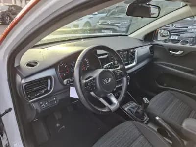 Vendo Kia Stonic 2018 - 12850 EUR, 45000 km - AUTO.MOTO.pt