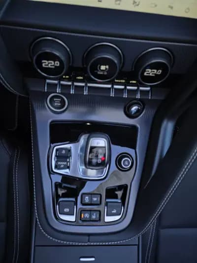 Sell Jaguar F-Type 2022 - 67450 EUR, 11000 km - AUTO.MOTO.pt