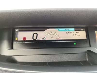 Vendo Renault Scénic 2010 - 7240 EUR, 176000 km - AUTO.MOTO.pt