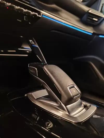 Vendo Peugeot 2008 2021 - 19750 EUR, 134592 km - AUTO.MOTO.pt