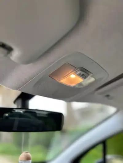 Vendo Peugeot 208 2017 - 9980 EUR, 129000 km - AUTO.MOTO.pt