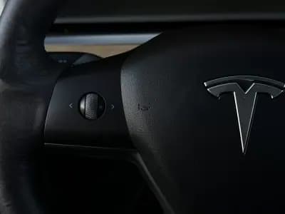 Vendo Tesla Model 3 2022 - 29990 EUR, 125900 km - AUTO.MOTO.pt