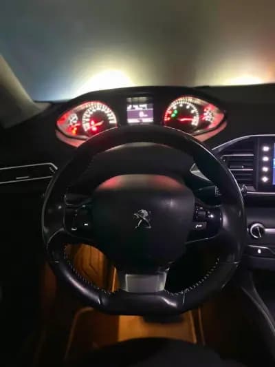 Sell Peugeot 308 2014 - 8990 EUR, 180724 km - AUTO.MOTO.pt