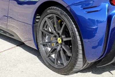 Sell Ferrari SF90 2021 - 685000 EUR, 858 km - AUTO.MOTO.pt