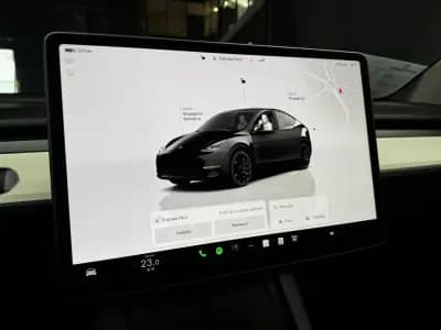 Vendo Tesla Model Y 2024 - 43990 EUR, 35600 km - AUTO.MOTO.pt