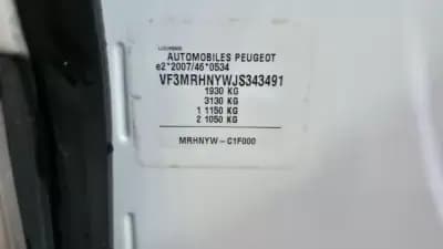 Vendo Peugeot 3008 2018 - 16990 EUR, 131000 km - AUTO.MOTO.pt