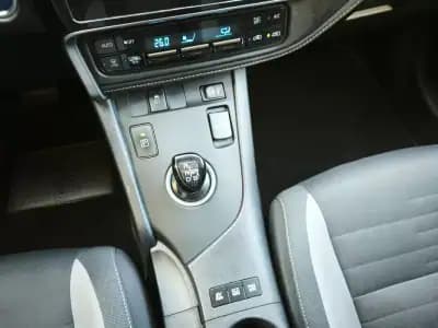 Sell Toyota Auris 2016 - 14900 EUR, 160000 km - AUTO.MOTO.pt