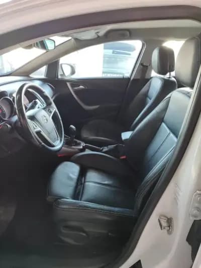 Vendo Opel Astra Sports Tourer 2011 - 6750 EUR, 226000 km - AUTO.MOTO.pt