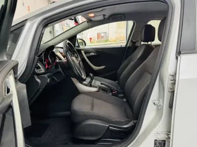 Vendo Opel Astra Sports Tourer 2011 - 6250 EUR, 235000 km - AUTO.MOTO.pt