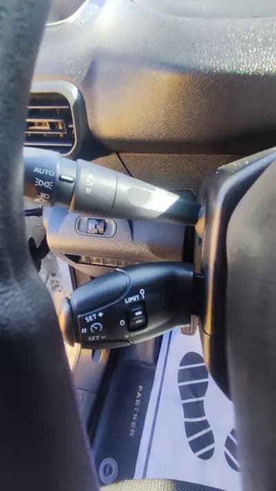 Sell Peugeot Partner 2021 - 12499 EUR, 217978 km - AUTO.MOTO.pt