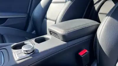 Sell Mercedes-Benz CLA 200 2019 - 29990 EUR, 33564 km - AUTO.MOTO.pt