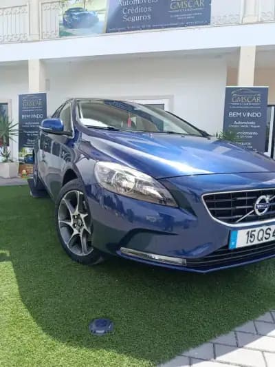 Vendo Volvo V40 2015 - 13999 EUR, 116000 km - AUTO.MOTO.pt