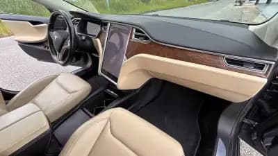 Vendo Tesla Model S 2017 - 24500 EUR, 142000 km - AUTO.MOTO.pt