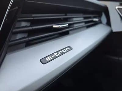 Vendo Audi Q4 e-tron 2022 - 36990 EUR, 56000 km - AUTO.MOTO.pt