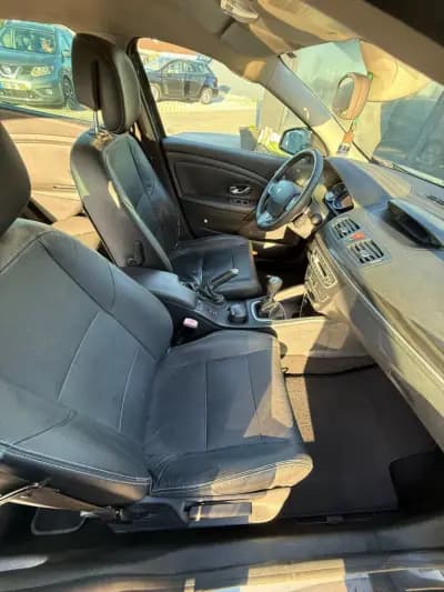 Vendo Renault Mégane 2011 - 5750 EUR, 219739 km - AUTO.MOTO.pt