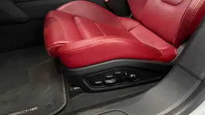 Vendo Porsche Taycan 2020 - 72000 EUR, 96306 km - AUTO.MOTO.pt