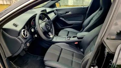 Vendo Mercedes-Benz CLA 200 2018 - 24900 EUR, 141000 km - AUTO.MOTO.pt