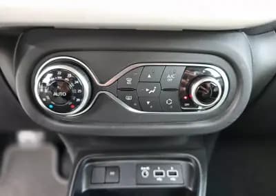 Vendo Renault Twingo 2023 - 14750 EUR, 27700 km - AUTO.MOTO.pt